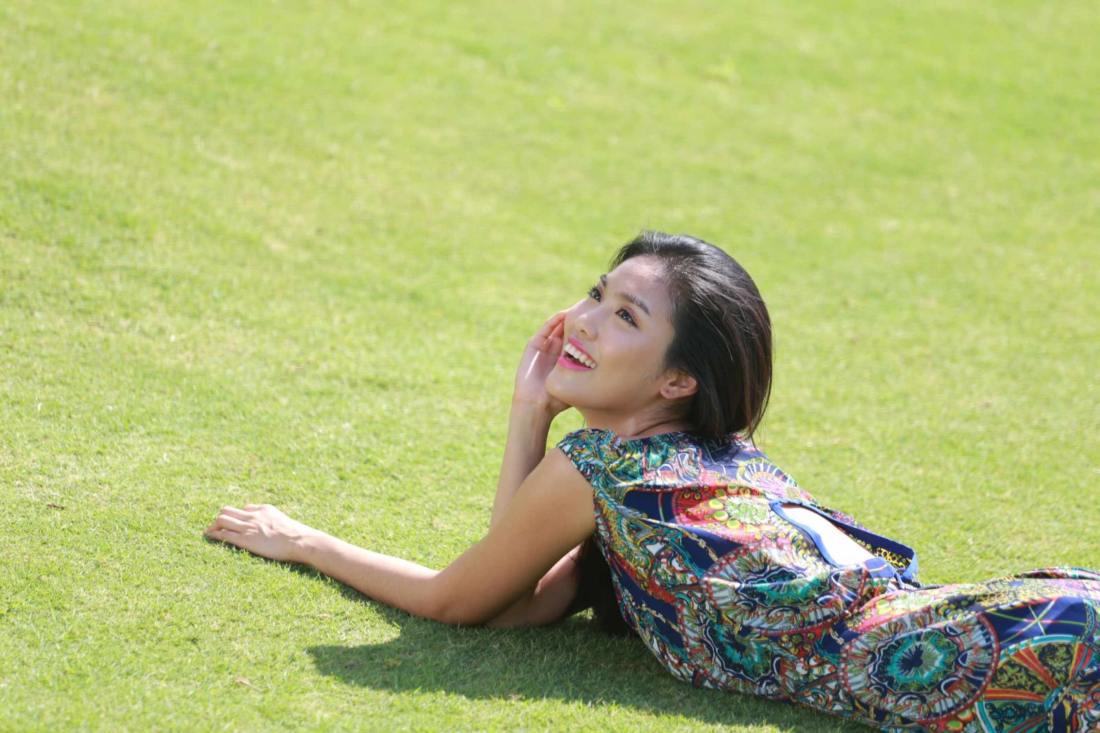 hoa khôi áo dài thúy vân xuống sắc