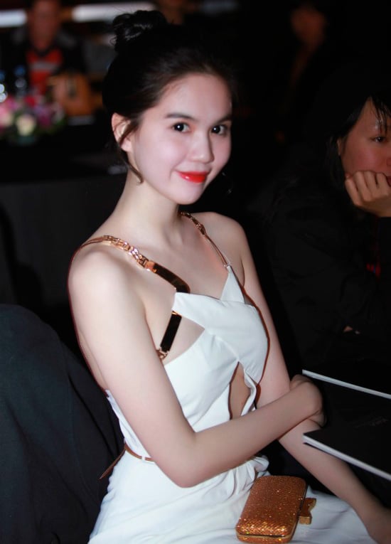 ngọc trinh mặc hở mà không phản cảm