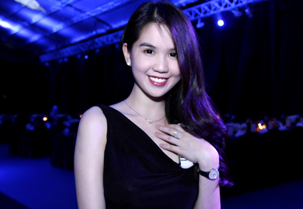 người ngực to mặc quần áo kiểu gì