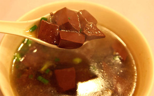 tiết lợn luộc