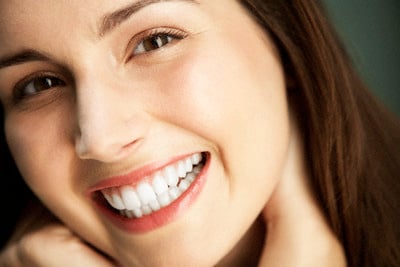 dầu dừa giúp trắng răng