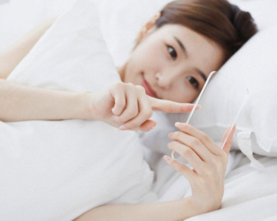 Cưới xong em vô tư nói chuyện với trai lạ, hờ hững với tôi