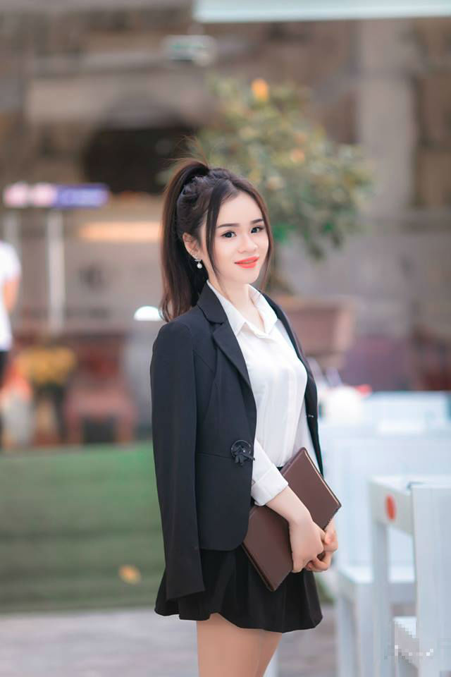 cô gái không ăn cơm