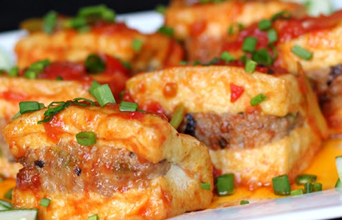 Làm đậu phụ nhồi thịt sốt cà chua cho cả nhà thưởng thức