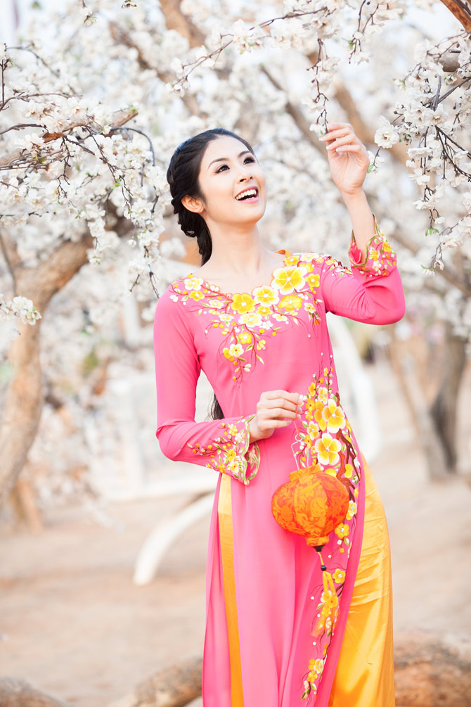ai xứng đáng là mĩ nữ áo dài thùy dung