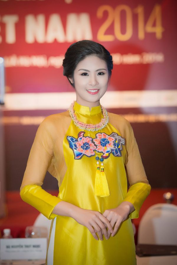 ai xứng đáng là mĩ nữ áo dài thùy dung