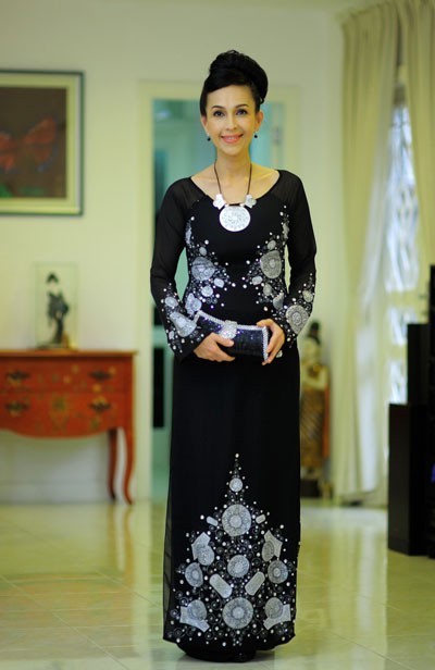 mẹ cô dâu nên mặc gì ngày cưới