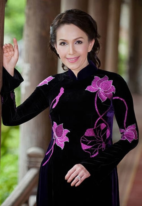 mẹ cô dâu nên mặc gì ngày cưới