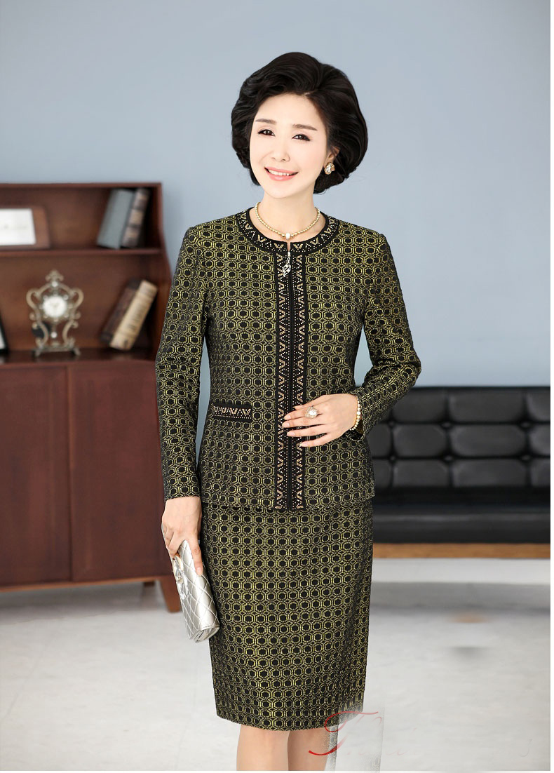 mẹ cô dâu nên mặc gì ngày cưới