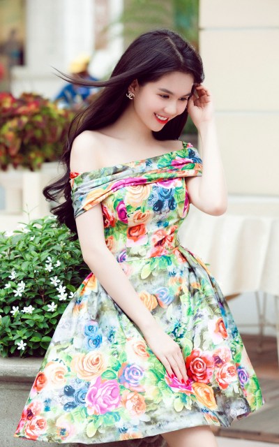 Ngọc Trinh thiết kế thời trang