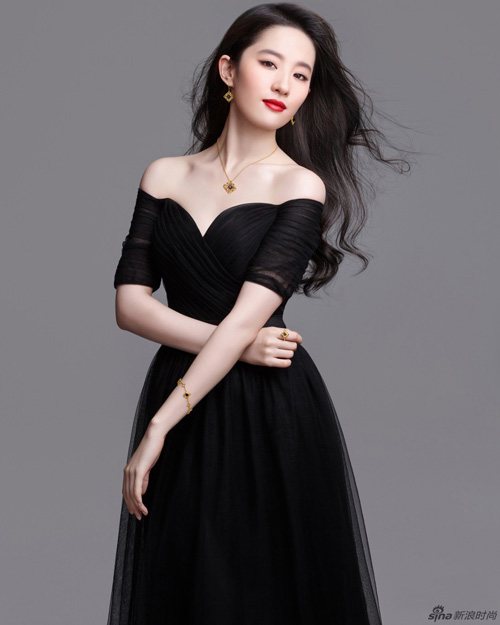 làm thế nào để mặc màu đen mà không bị già