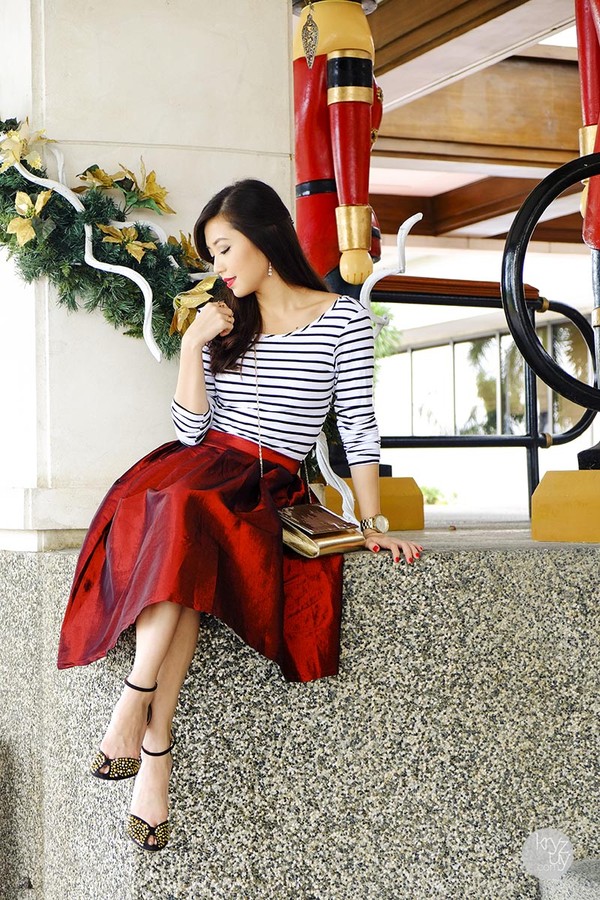 mặc màu đỏ tươi thế nào để không bị quê