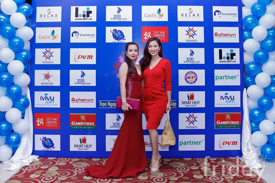 thời trang công sở của MC thu hương