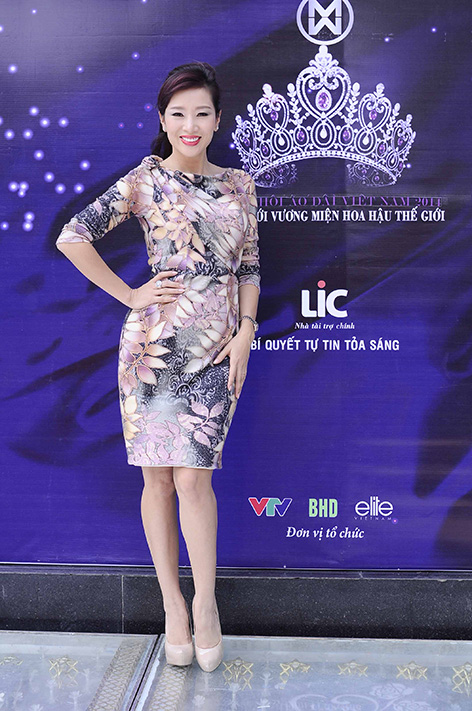 thời trang công sở của MC thu hương