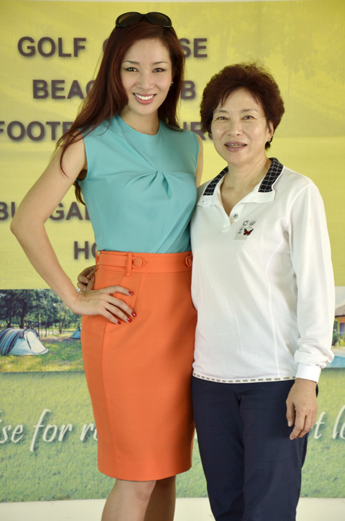 thời trang công sở của MC thu hương
