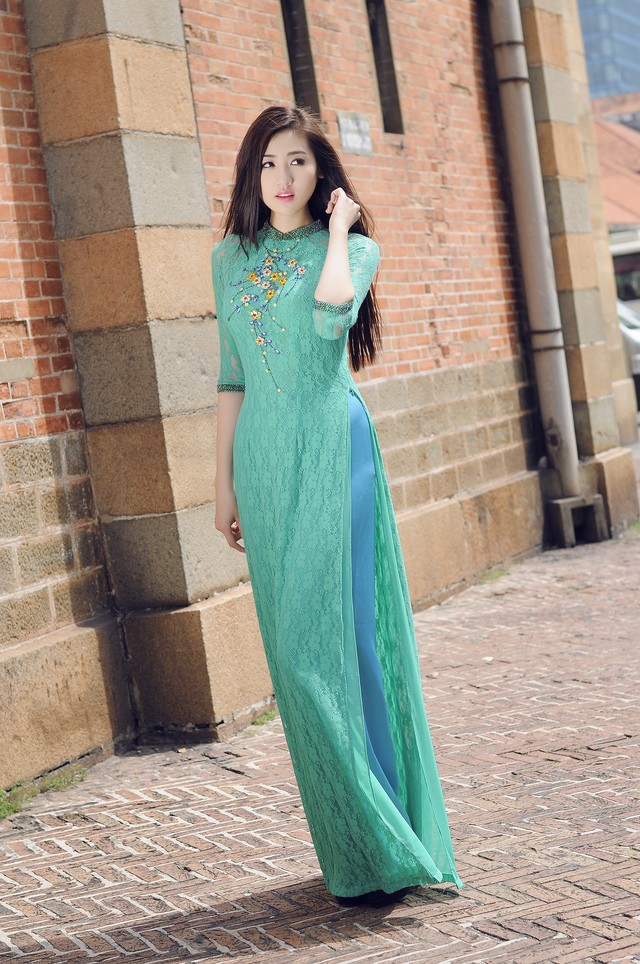 Á hậu Tú Anh