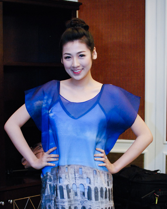 Á hậu Tú Anh