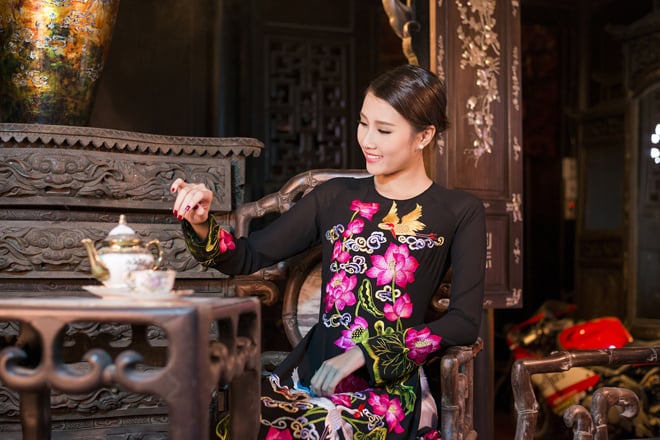 sao việt diện áo dài