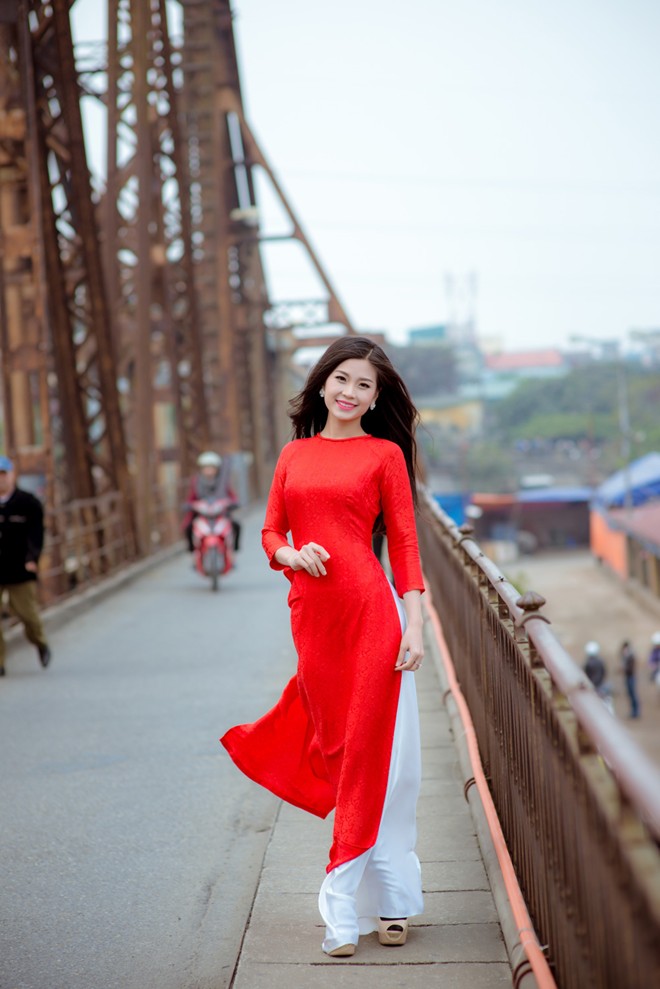 sao việt diện áo dài