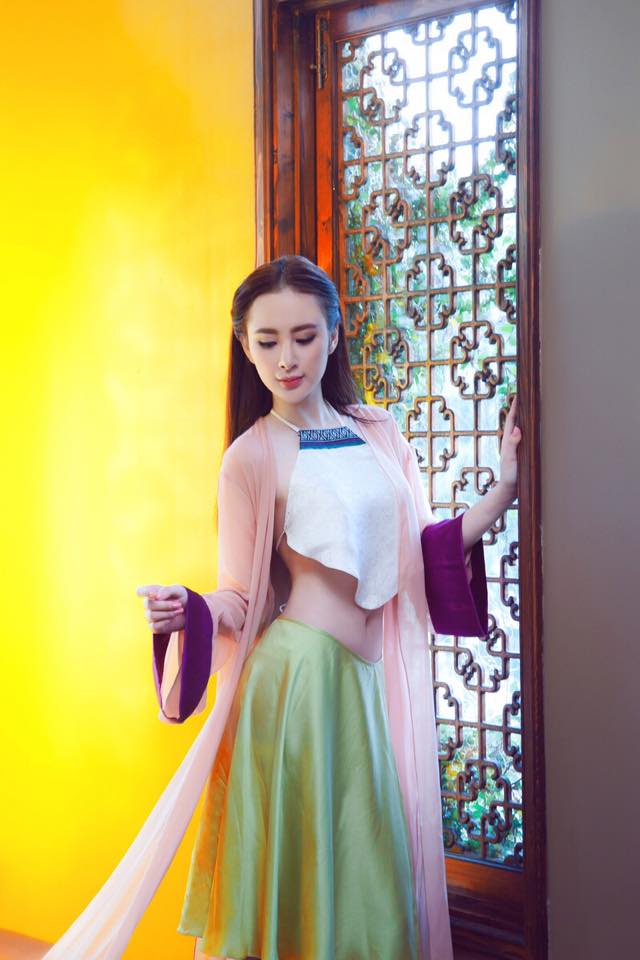 đầm dạ hội của angela phương trinh