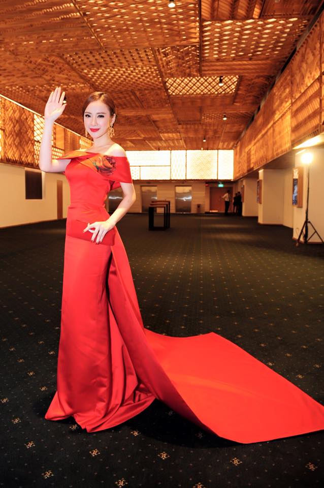 đầm dạ hội của angela phương trinh