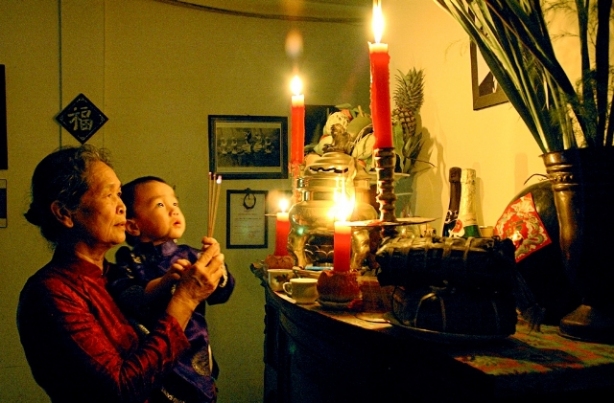 cách lau dọn ban thờ ngày tết