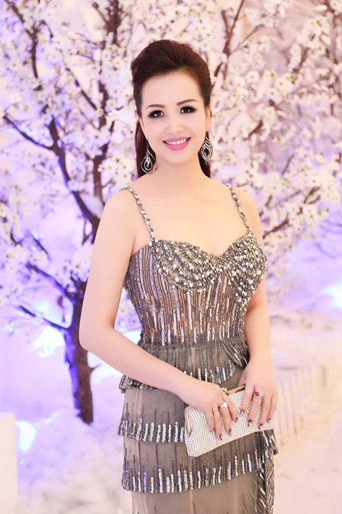 6 mĩ nhân ngoại tứ tuần vẫn mặc hở