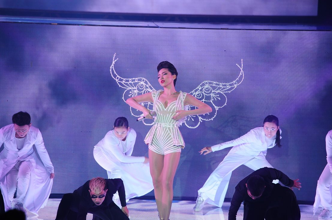 tóc tiên biểu tượng gợi cảm mới của showbiz việt