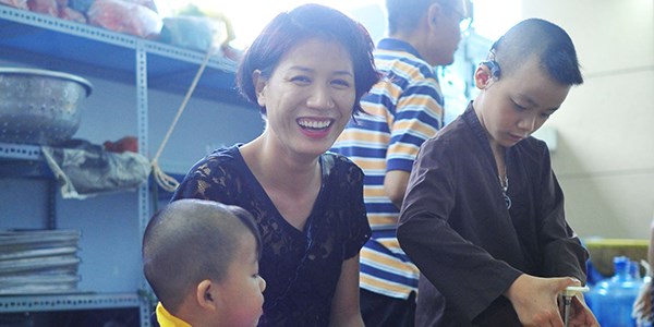 trang trần bị công an bắt