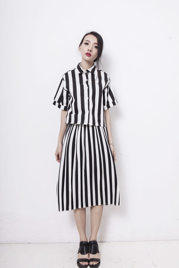 mix đồ kẻ sọc đen trắng