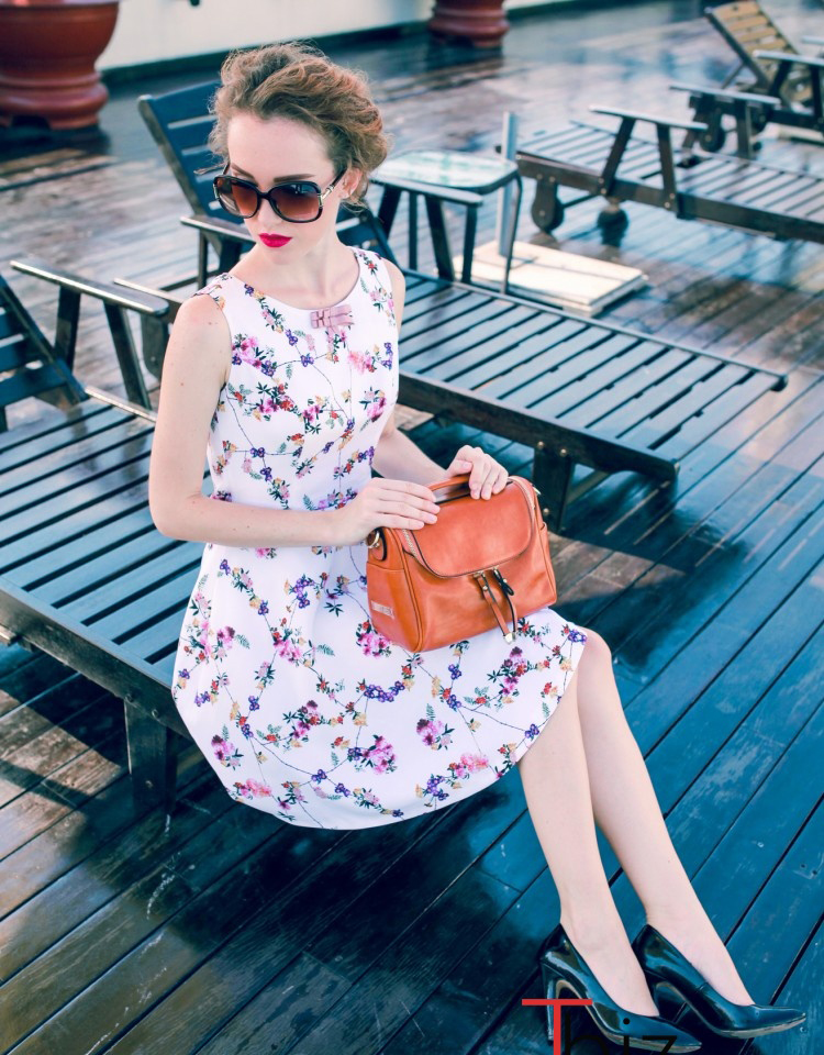 mặc đồ khoét nách đúng chuẩn công sở