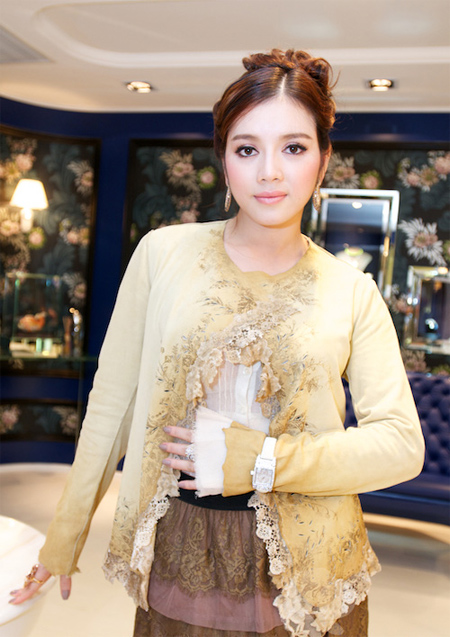 lý nhã kỳ mặc xấu