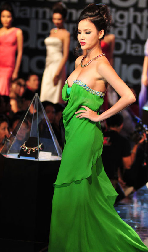 những Shbet999 com đăng nhập hở bạo trên sàn catwalk