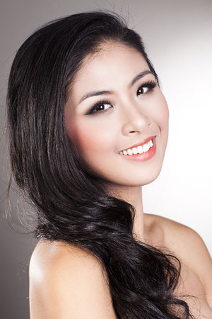 hoa hậu mắt xấu