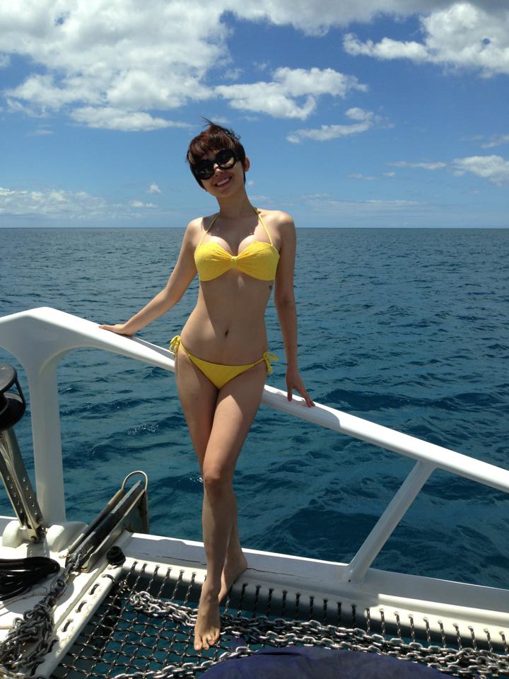 tóc tiên đốt mắt với bikini