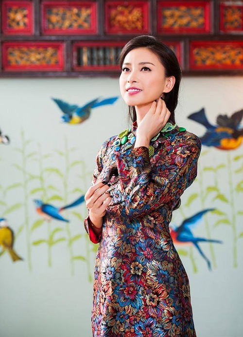 sao việt mê thời trang gấm