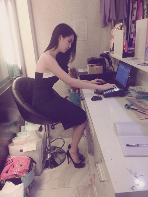 Ngọc Trinh làm bà chủ