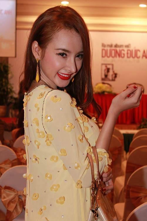 Sao viet voi khuon mat khac la