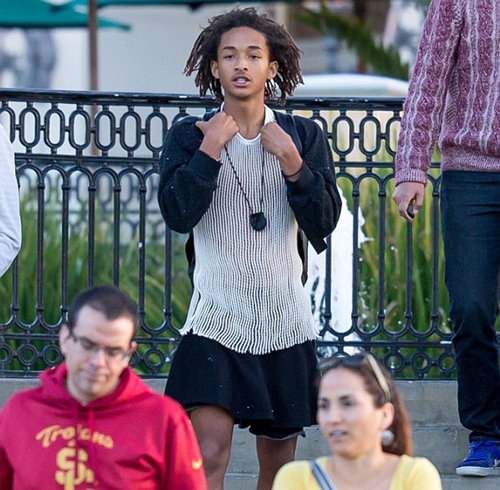 Jaden Smith mặc váy