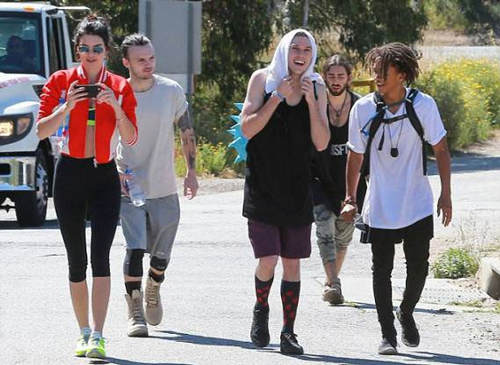 Jaden Smith mặc váy