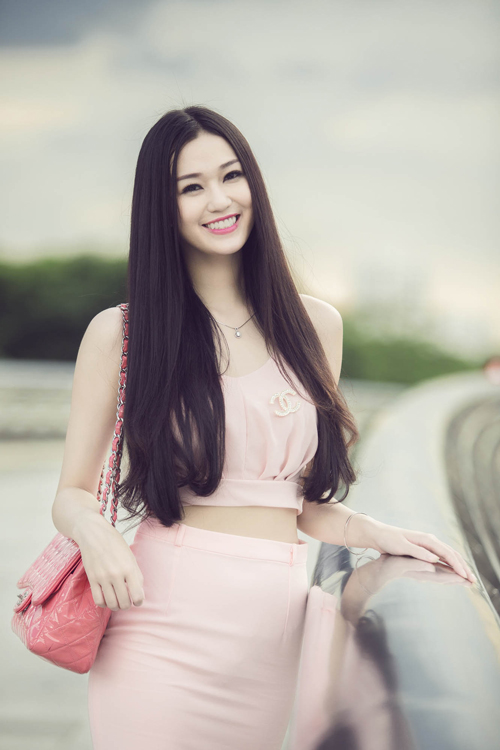 5 nguoi dep viet tran tinh nghi an di khach