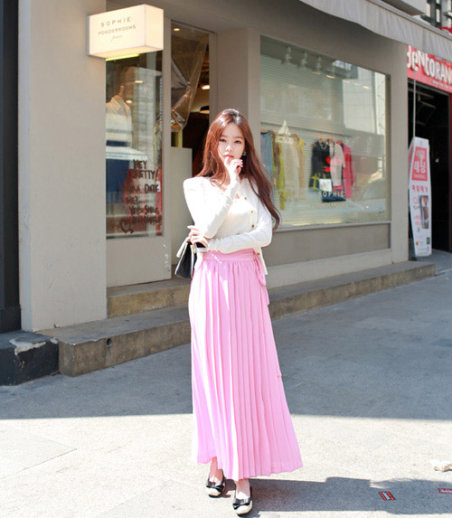 Biến tấu với chân váy maxi tung tăng ngày hè