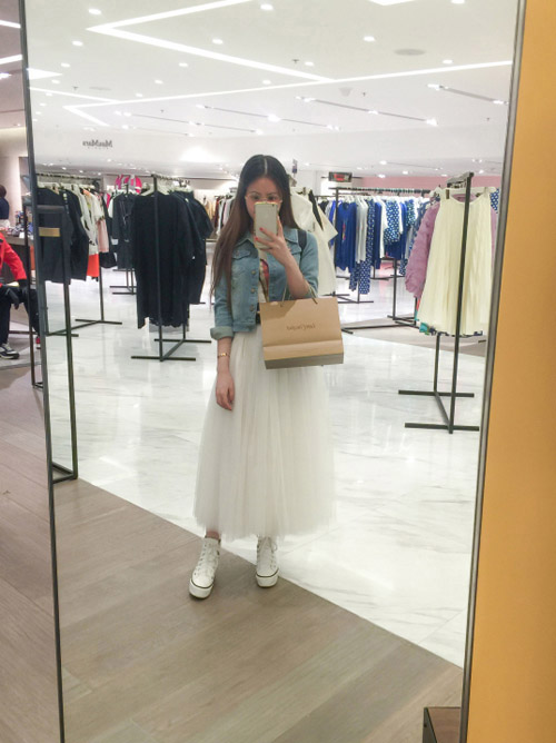 Biến tấu với chân váy maxi tung tăng ngày hè