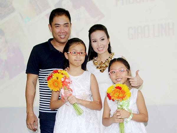 Cẩm Ly năn nỉ chồng cho hai con hát chung trong liveshow