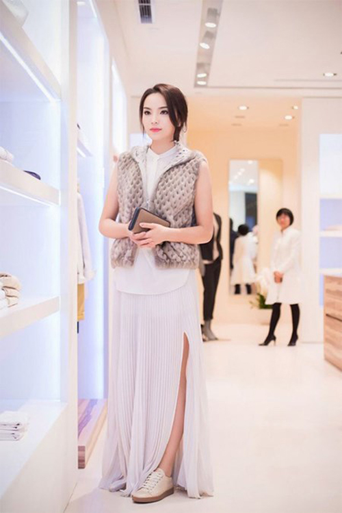 Cuoc song sang chanh cua HH Ky Duyen sau dang quang1