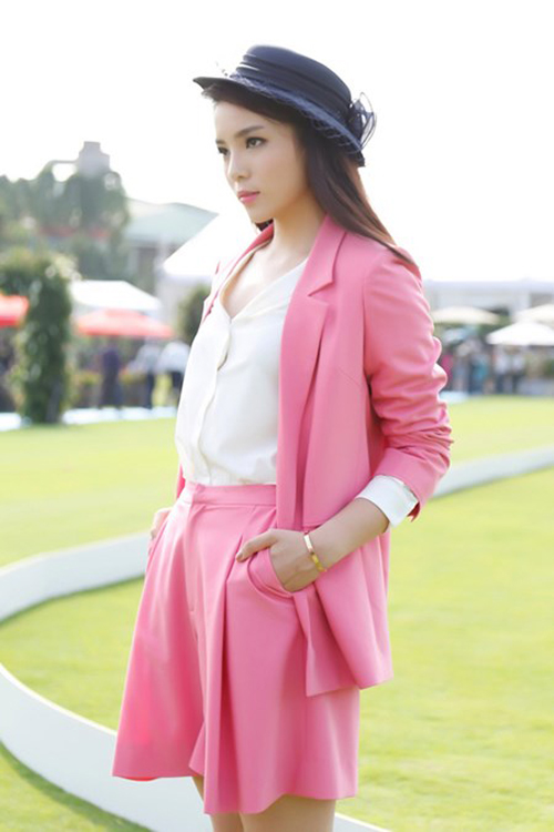 Cuoc song sang chanh cua HH Ky Duyen sau dang quang10