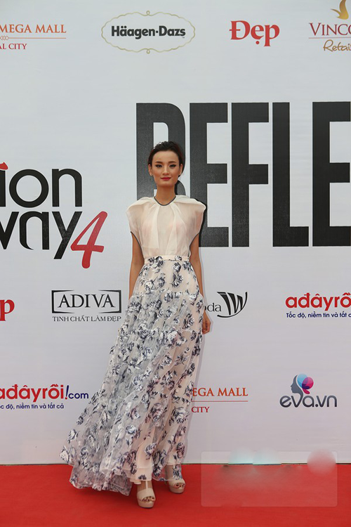Á hậu Huyền My trên thảm đỏ Đẹp Fashion Runway