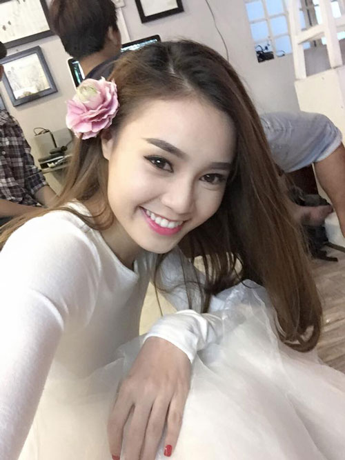 lan ngoc bat chuoc phuong trinh cai hoa len toc