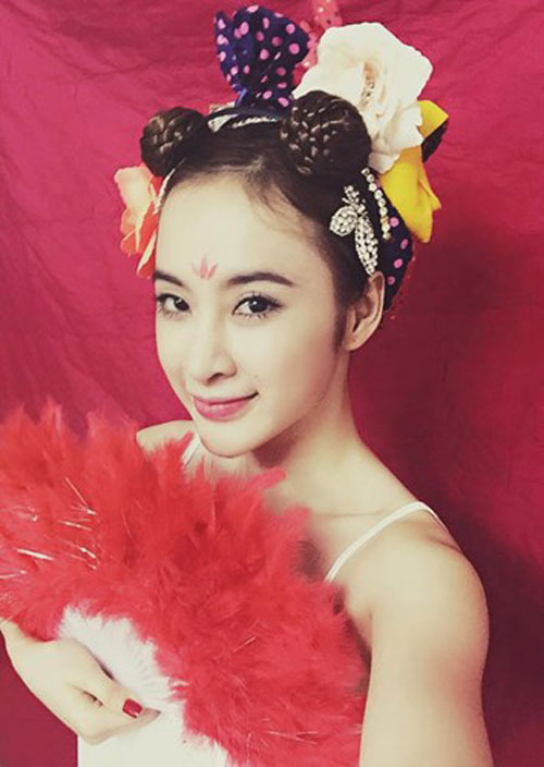 lan ngoc bat chuoc phuong trinh cai hoa len toc