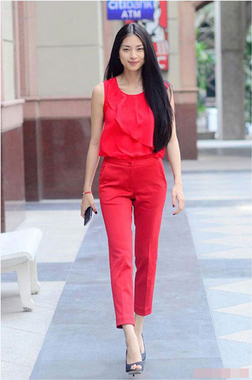 My nhan Viet dot mat fan khi dien ca cay do ruc ro